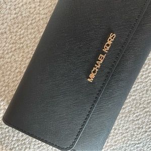 Michael Kors wallet - perfect condition